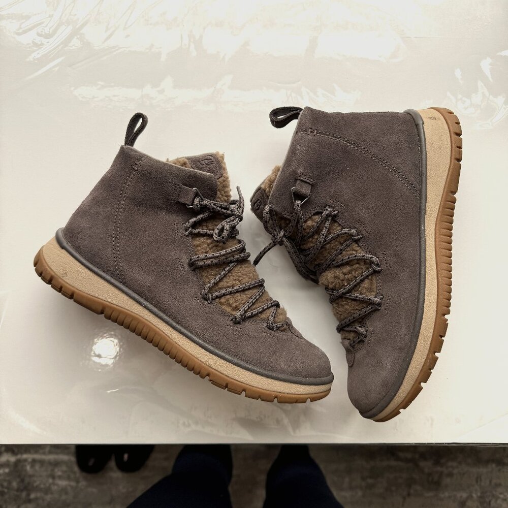 UGG Lakesider Heritage Mid Collection Boot Womens size USA 9